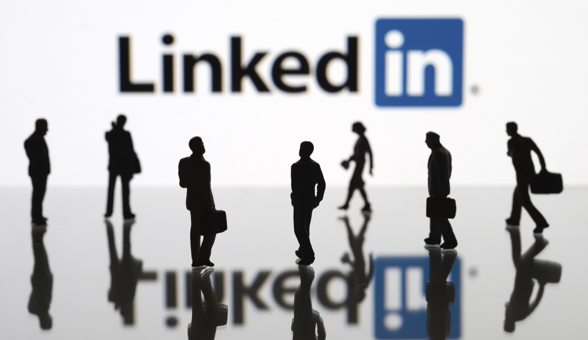 LinkedIn accusé d’avoir partagé des messages privés pour entraîner son intelligence artificielle